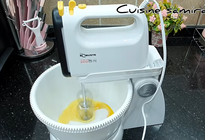 Batteur avec bol rotatif 300W Blanc Robuste T300